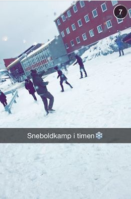 Schneeballschlacht im Unterricht.